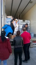 Φωτογραφία Παραδόθηκε η υλική βοήθεια των Ναουσαίων στους δήμους Μάνδρας και Ν. Περάμου